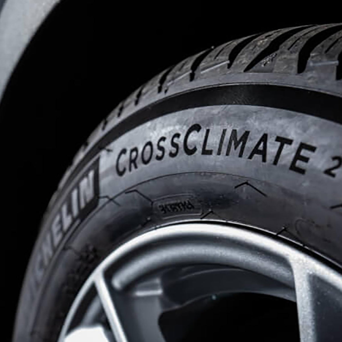 235/45R18 98V XL Tire R704