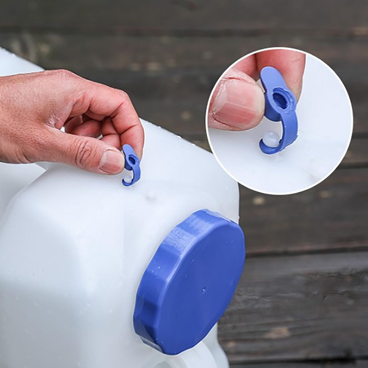 2 Gallons Clear Water Container with Spigot and Handle R153710