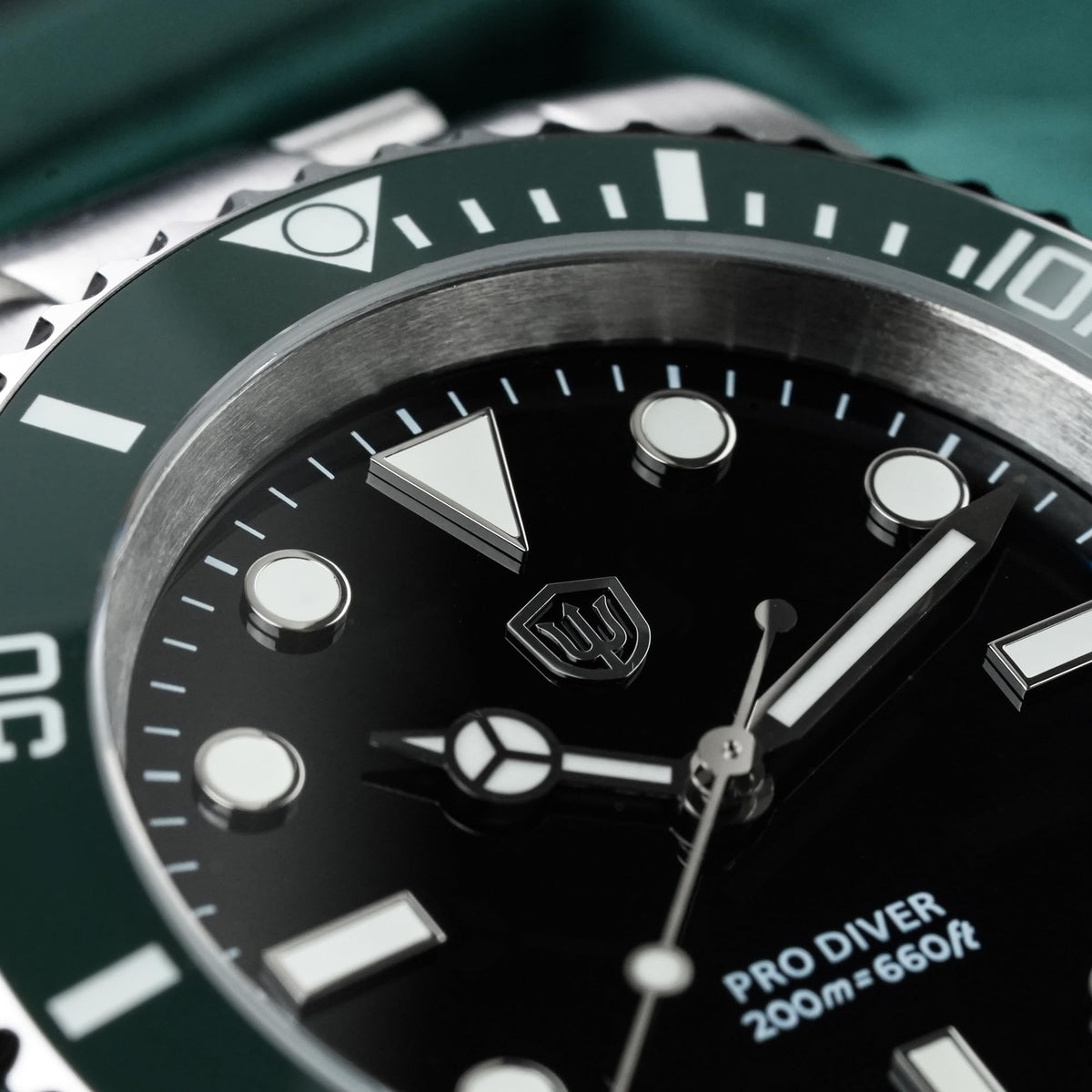 40mm Sapphire Crystal 200m Waterproof Quartz Diver Watch B1316