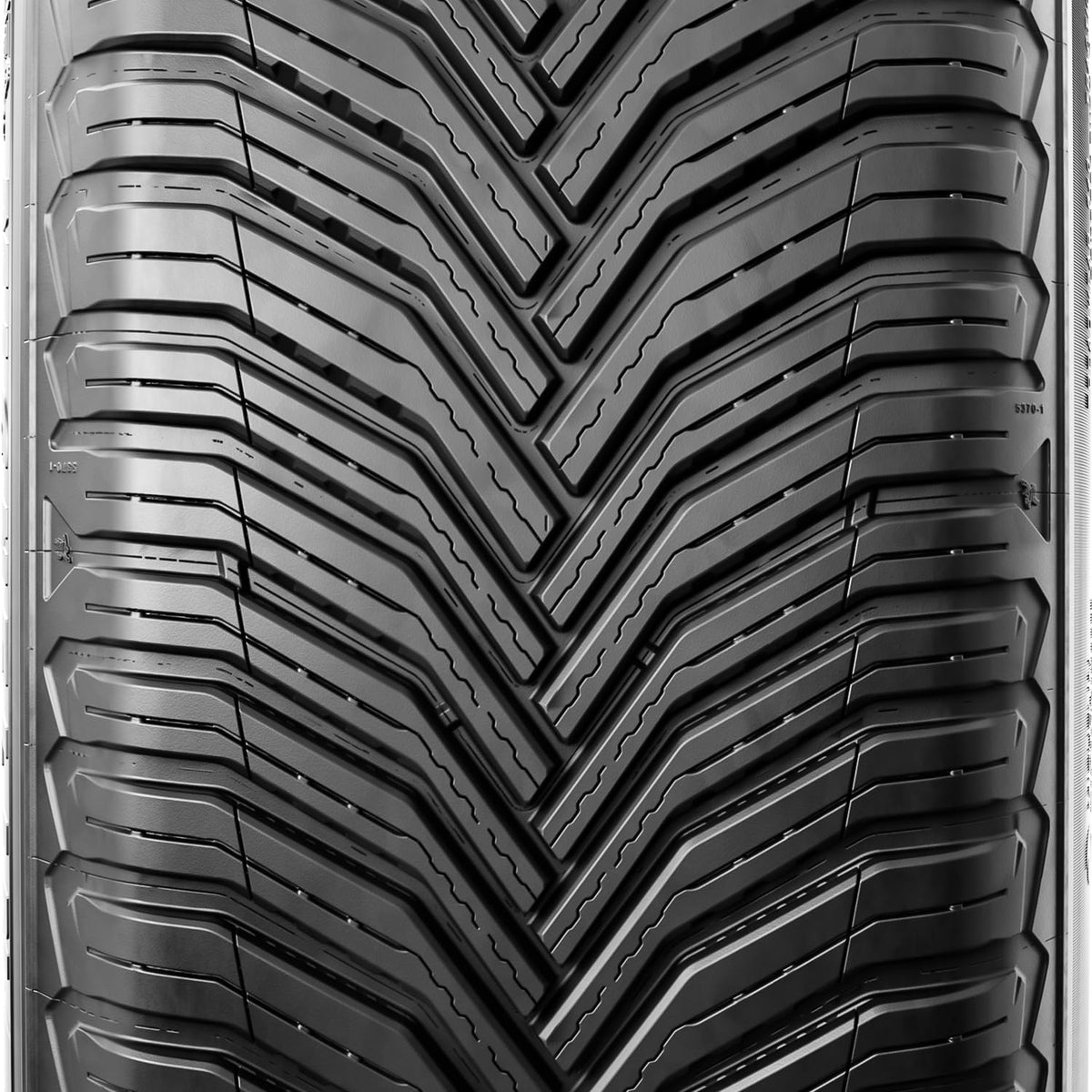 235/45R18 98V XL Tire R704