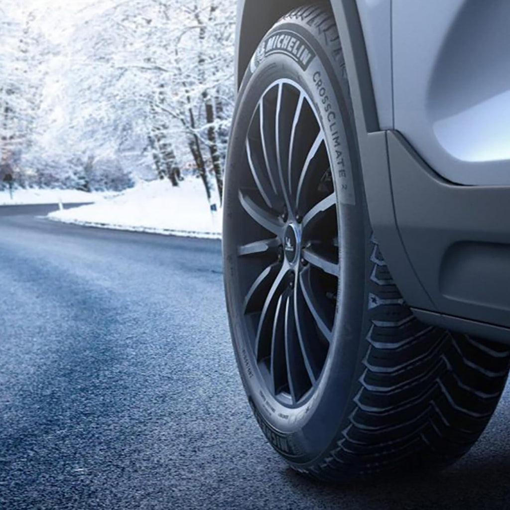 235/45R18 98V XL Tire R704