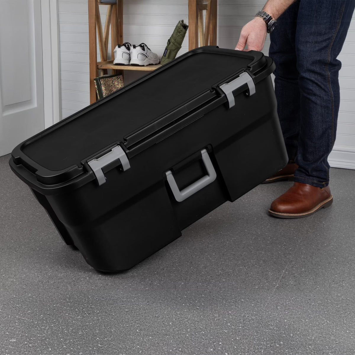 Black 22 Gal Lockable Storage Chest with Wheels V101